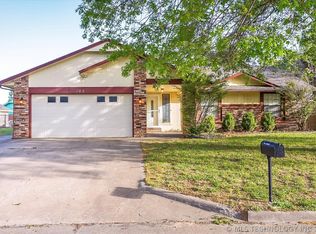 105 Magnolia Ave, Pryor, OK 74361