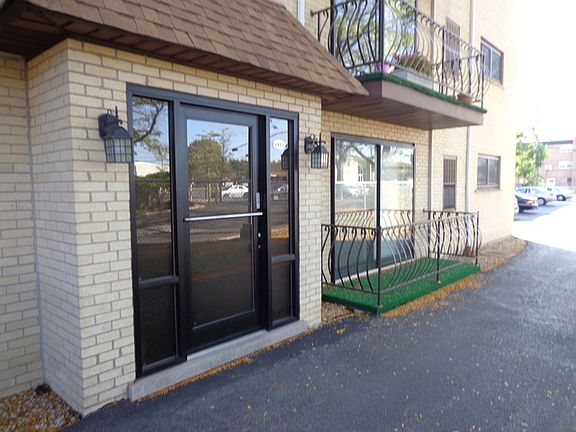 3rd image of 6115 S Archer Ave Unit 1
