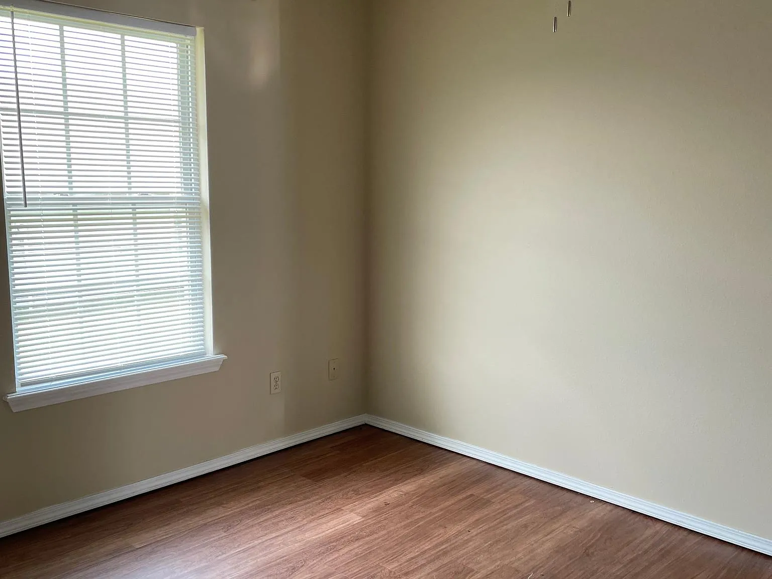 1502 E Allen Rd — Photo 3