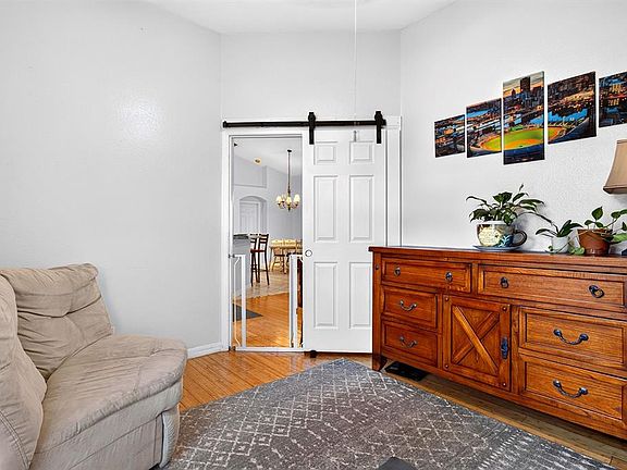 4th image of 2689 SUNBURY ST