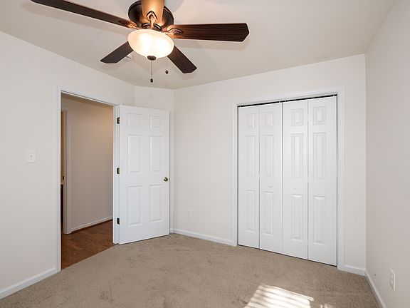 4th image of 832 Daimler Dr