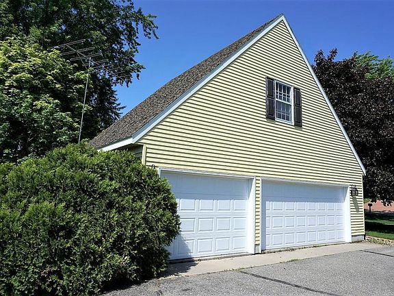 2nd image of 2243 Chelmsford Ln