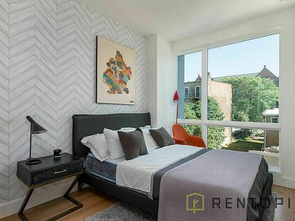 3rd image of 824 Lexington Ave #505