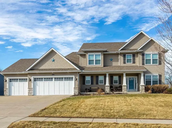 502 Prairie Meadow Dr, Blue Grass, IA 52726