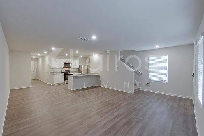 3 bed, 2.5 bath, 1522 sqft, $1,645 — Photo 3