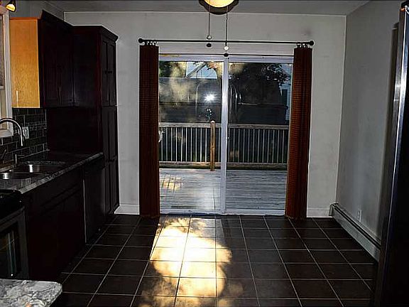 5th image of 668 Fruit Hill Ave