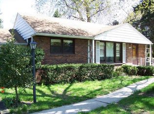 11750 Jarvis St, Livonia, MI 48150
