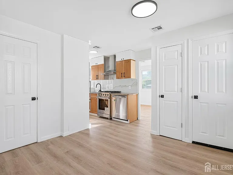 250 Brookside Ave — Photo 10