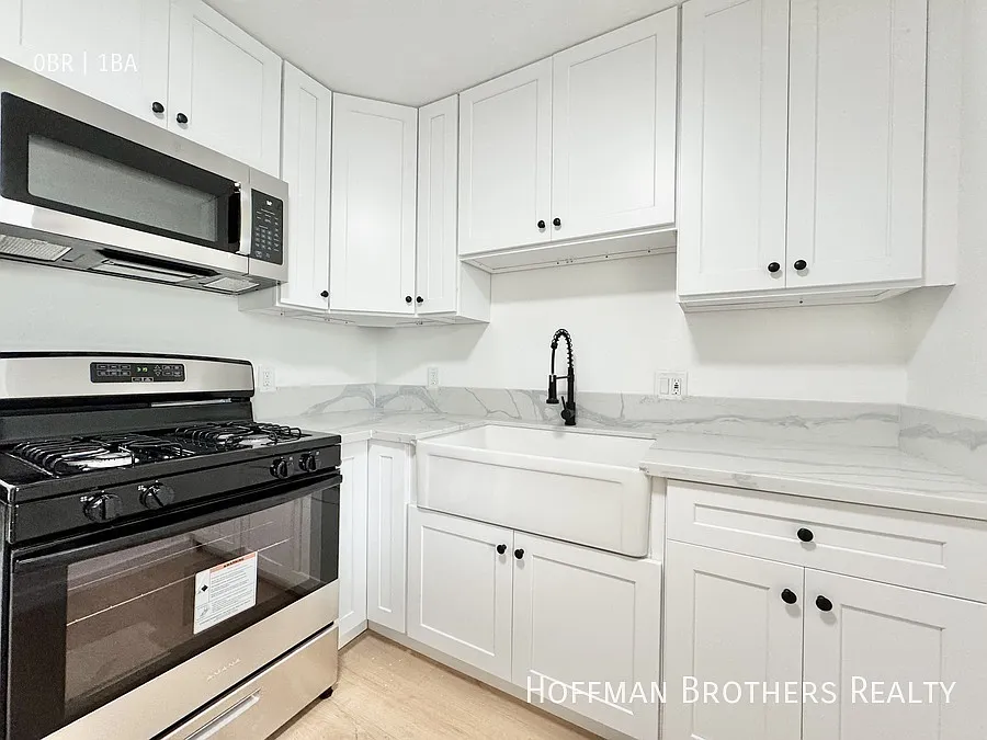 Building Photo - 5723 Willowcrest Ave #4
