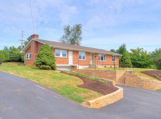 6 Grand View Dr, Radford, VA 24141