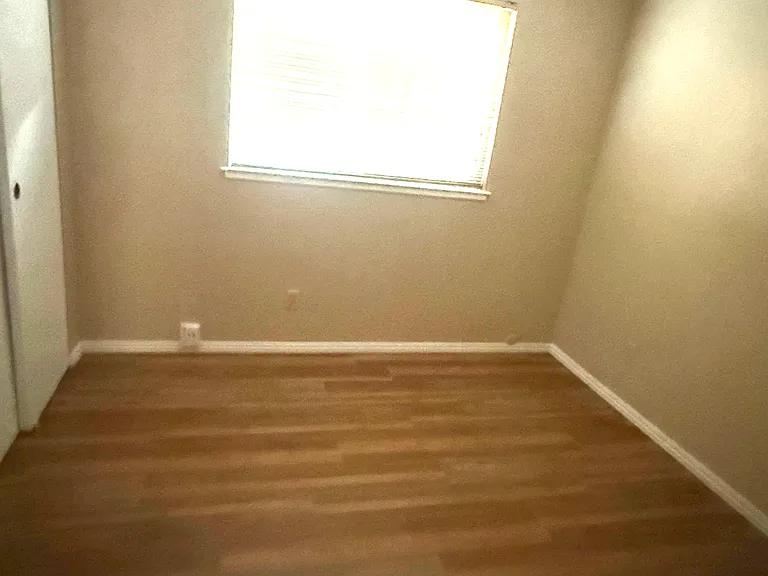 5005 Village Wood Dr — Photo 7