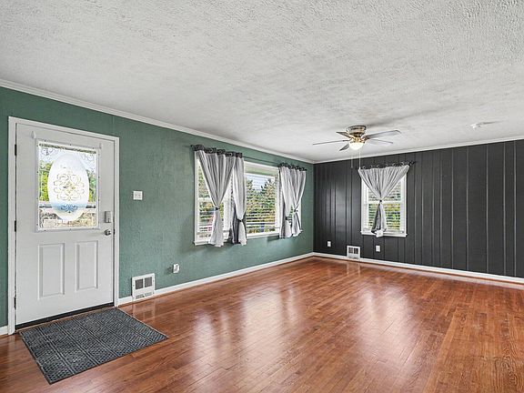 4th image of 2975 Ridge Ave
