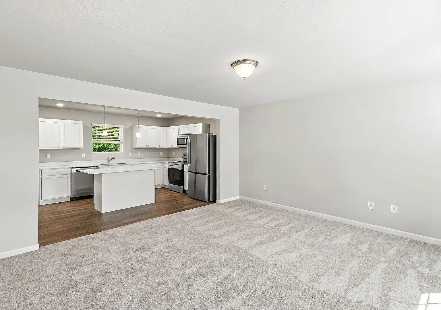 1 Month FREE Rent! Applied to Your First Full Month. Terms & Conditions Apply. — Photo 4