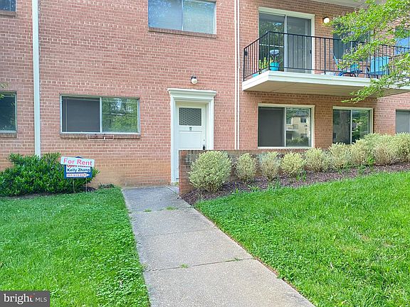 2nd image of 10644 Weymouth St #10644