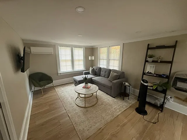 118 NW Poplar St #C — Photo 6