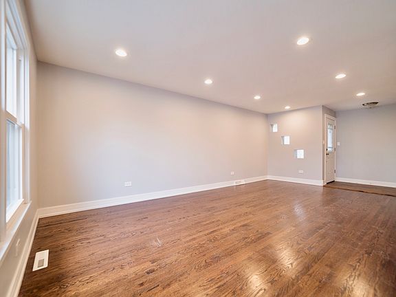 4th image of 2830 Mayfair Ave