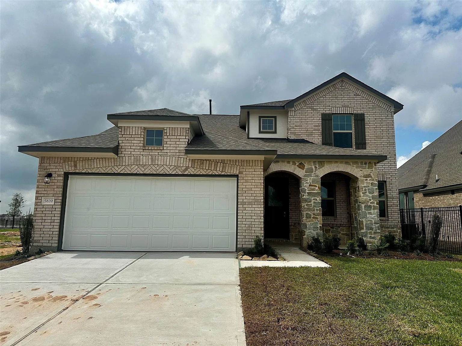 4 bed, 3.5 bath, 2448 sqft, $2,700 — Photo 1
