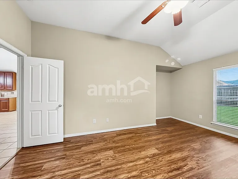 2918 Meridian Bay Ln — Photo 10