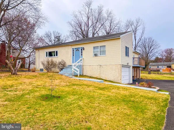 3782 Skyline Dr, Bensalem, PA 19020