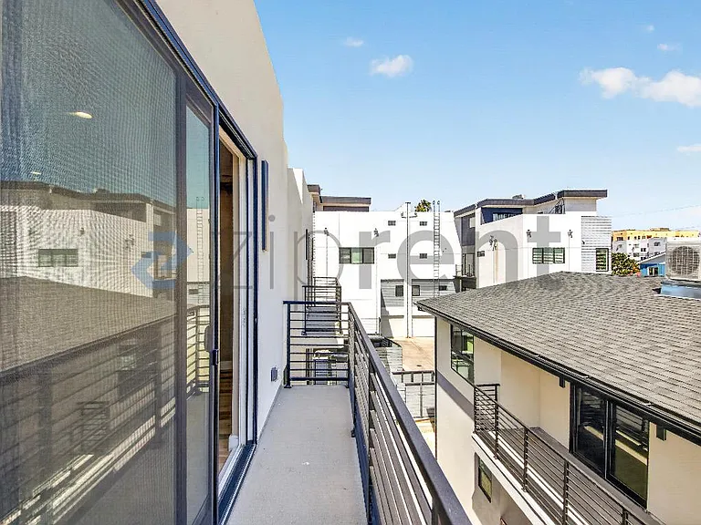 227 N Burlington Ave #1 — Photo 14