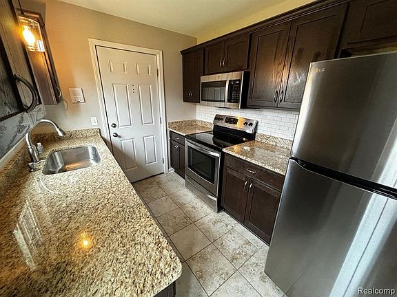 4th image of 454 Romeo Rd Unit 215