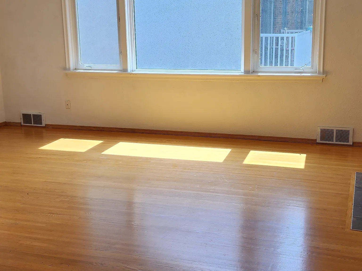 7 10923 124 Street — Photo 2