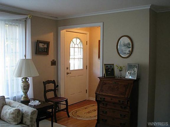 4th image of 56 Potter Ave