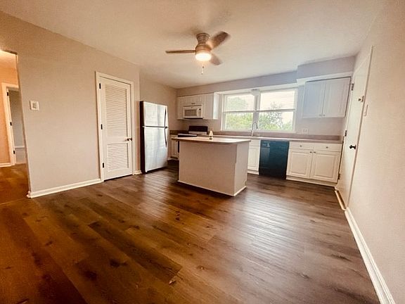 3rd image of 502 Manor House Ln #B-4