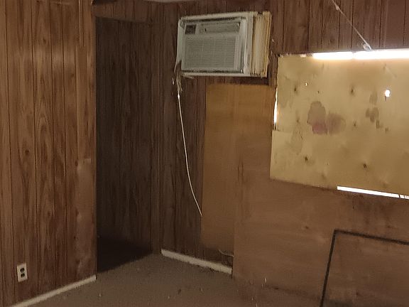 4th image of 309 E castlebriar