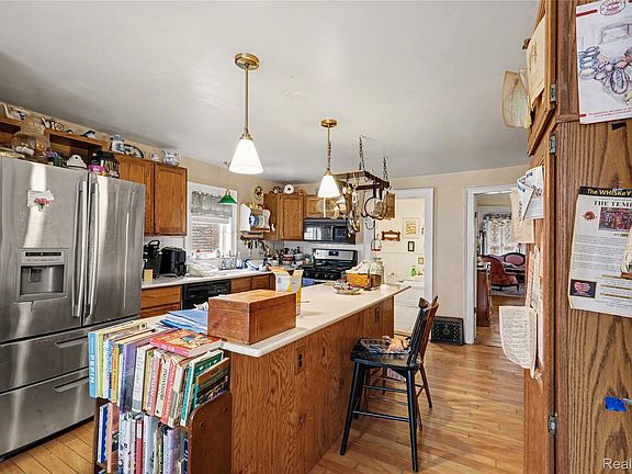 2nd image of 609 Main St