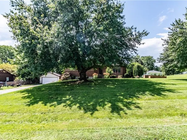 12064 Mike Rd, Lexington, MO 64067