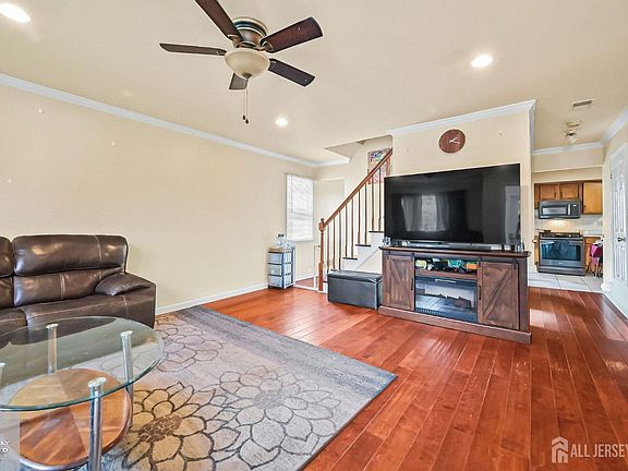 4th image of 109 Walton St