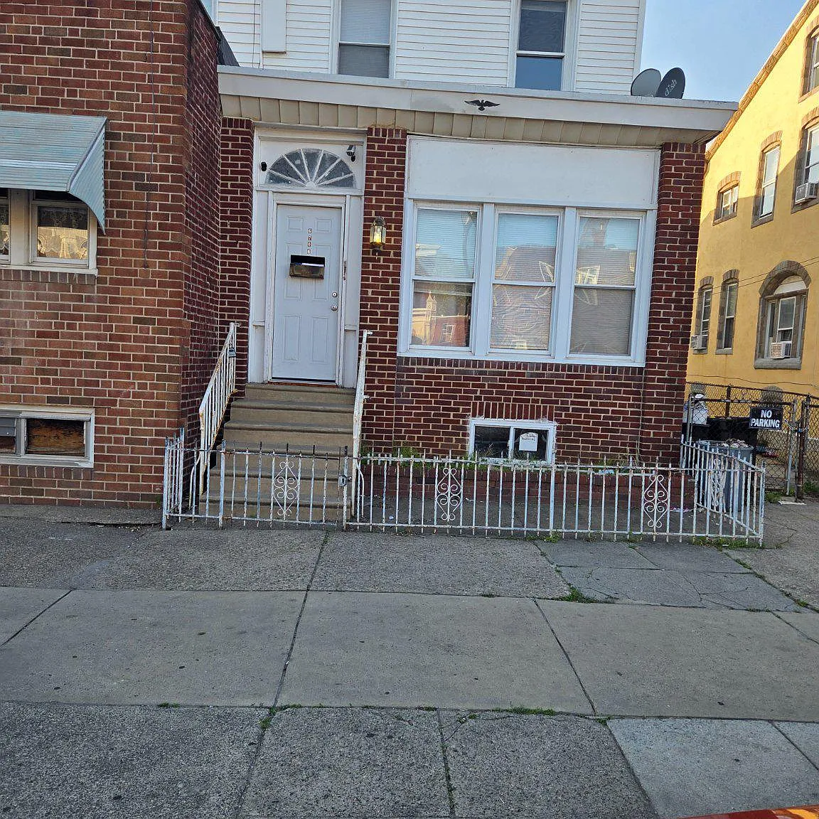 2 bed, 1.0 bath, 1396 sqft, $1,300 — Photo 1