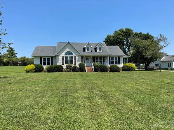 157 Northshore Dr, Cherryville, NC 28021