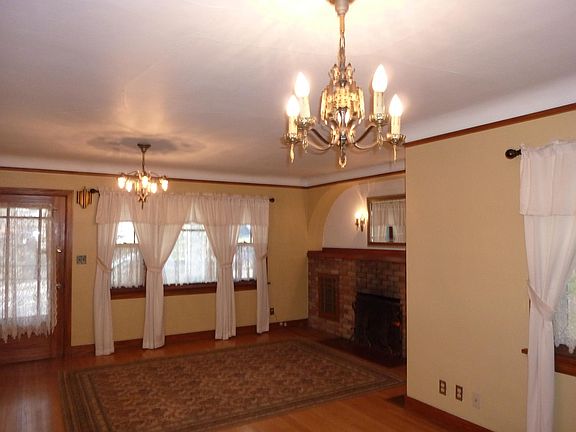 2nd image of 1031 W 13th Ave