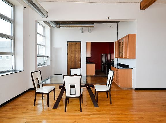 4th image of 2412 W North Ave #R5