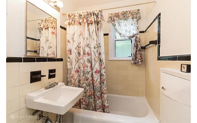 Sold by Douglas Elliman | media 17