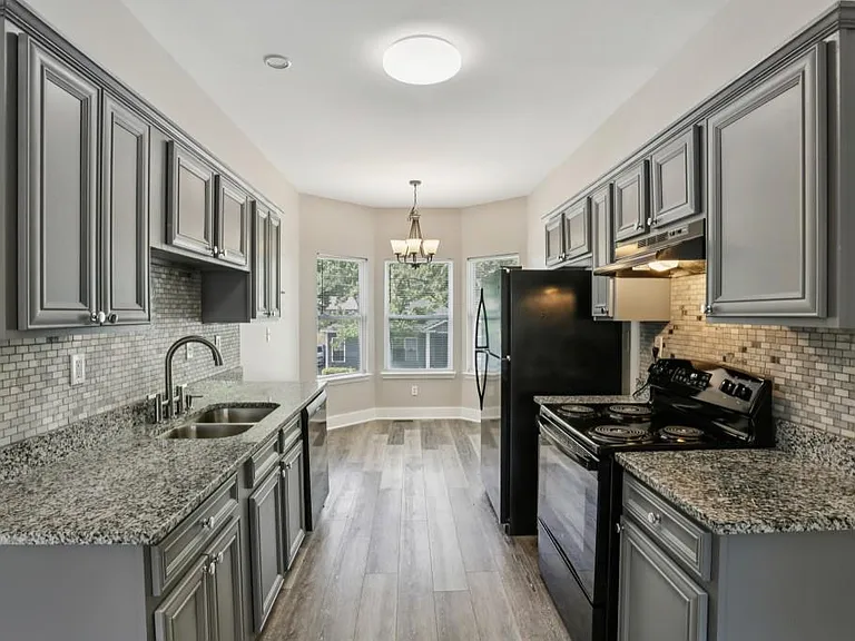 751 Prince Pl NW — Photo 3