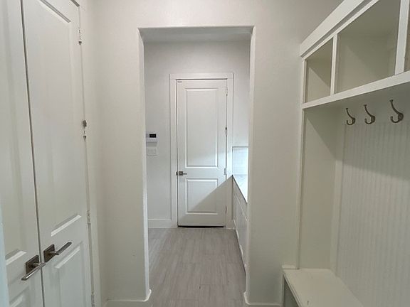 4th image of 1035 Julian Dr