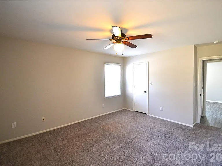 100 Old Farm Ct — Photo 41