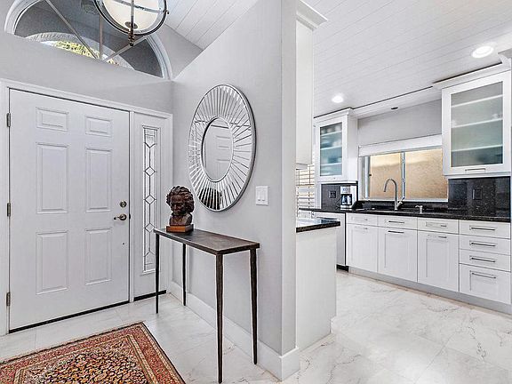 3rd image of 2760 N Clearbrook Cir