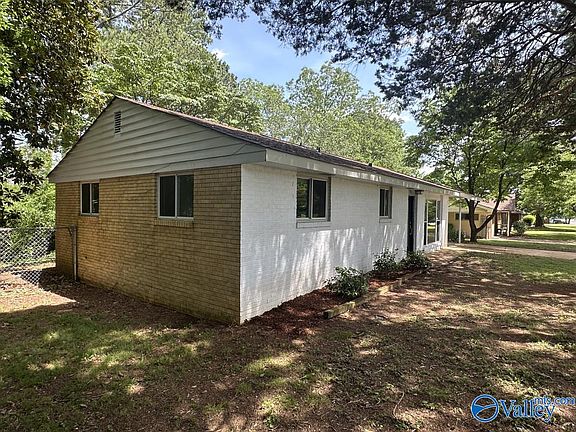 3rd image of 308 Harolds Dr NW