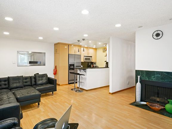 3rd image of 1125 Cherry Ave APT G