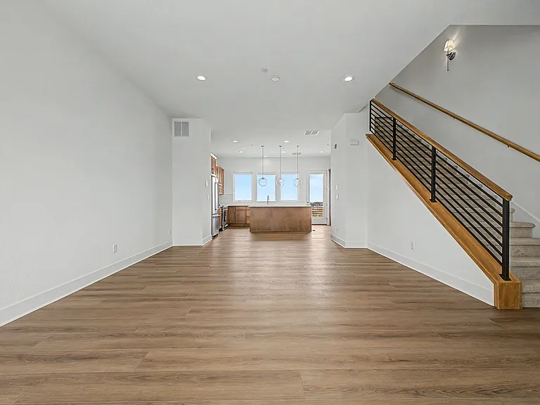 689 Saddle Dr — Photo 9