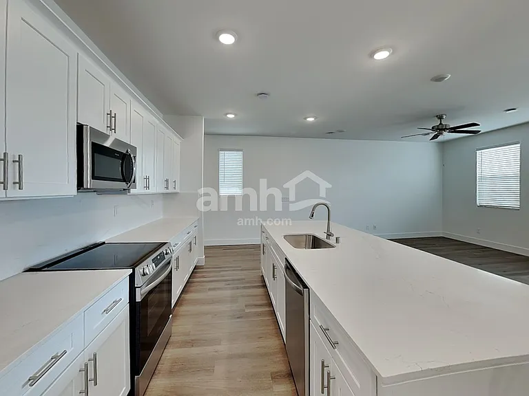 11111 Magallanes St — Photo 4