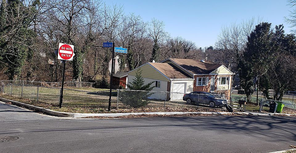 Side; No Direct neighbors