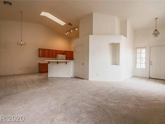 3rd image of 4048 Radbourne Ave