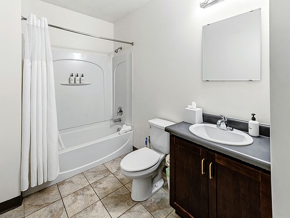 2nd image of 566 S 4th St APT 409