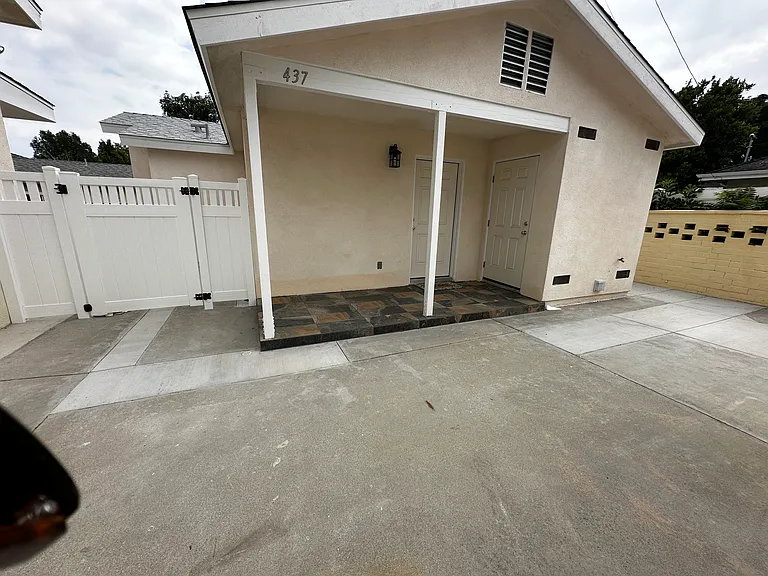 437 Santa Paula Ave — Photo 1