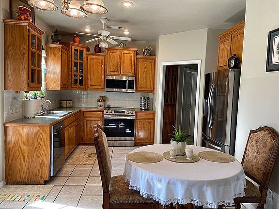 3rd image of 36 Jamestown Cir